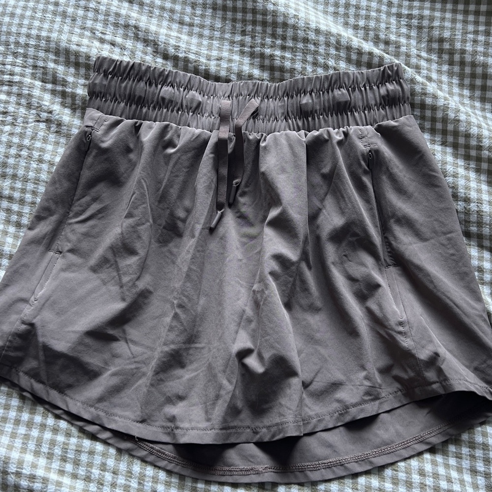 Women's all in motion taupe/brown skort!